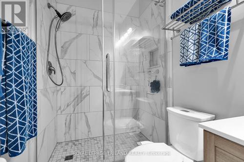 121 - 2025 Meadowgate Boulevard, London, ON - Indoor Photo Showing Bathroom