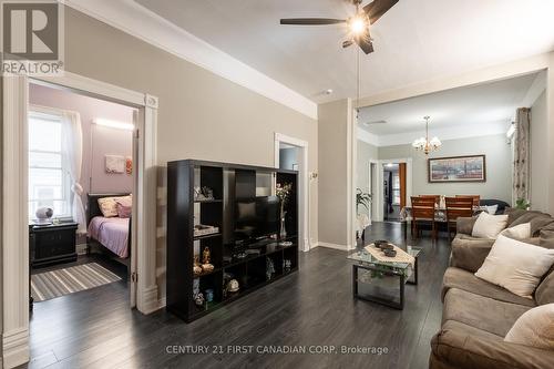 12 Adelaide Street S, London, ON - Indoor Photo Showing Living Room