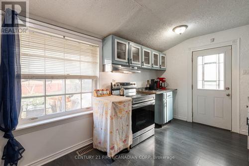 12 Adelaide Street S, London, ON - Indoor Photo Showing Kitchen