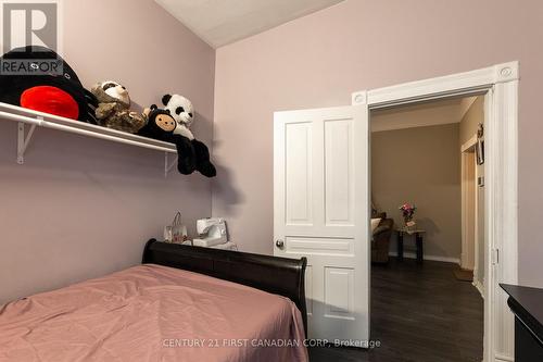 12 Adelaide Street S, London, ON - Indoor Photo Showing Bedroom