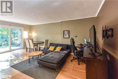 Living room with light hardwood / wood-style floors, a textured ceiling, and crown molding - 441 Barrie Road Unit# 34, Orillia, ON - Indoor