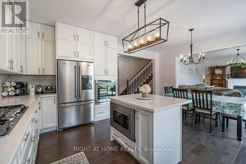 17 Melrose Drive, Cavan Monaghan, ON - Indoor Photo Showing Kitchen With Stainless Steel Kitchen With Upgraded Kitchen