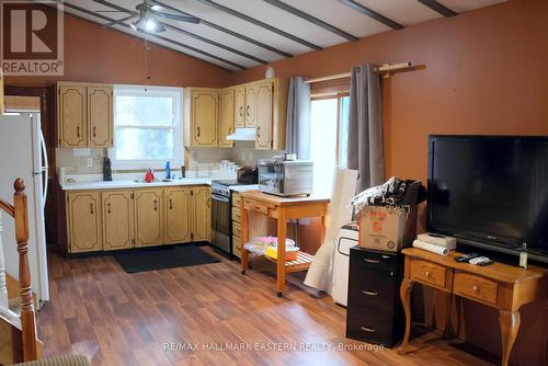 42 Cedarview Drive, Kawartha Lakes, ON - Indoor Photo Showing Kitchen