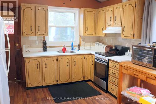 42 Cedarview Drive, Kawartha Lakes, ON - Indoor Photo Showing Kitchen