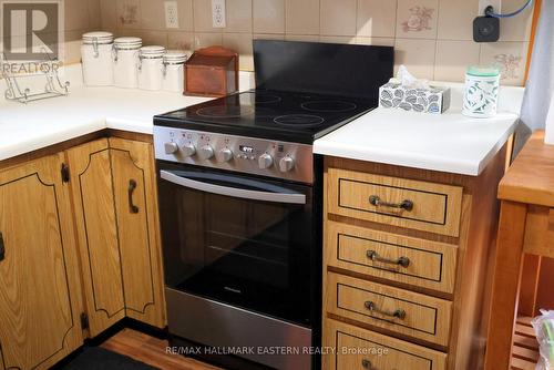 42 Cedarview Drive, Kawartha Lakes, ON - Indoor Photo Showing Kitchen