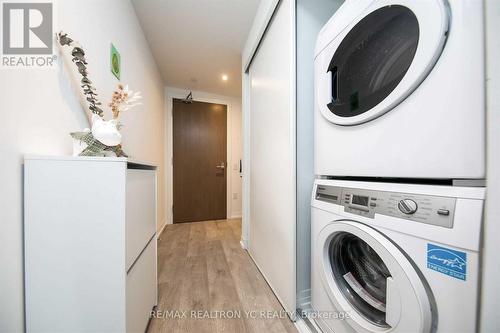 832 - 251 Jarvis Street, Toronto, ON - Indoor Photo Showing Laundry Room