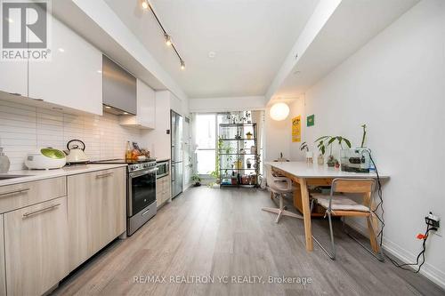 832 - 251 Jarvis Street, Toronto, ON - Indoor Photo Showing Kitchen With Upgraded Kitchen