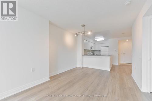 607 - 21 Hillcrest Avenue, Toronto, ON - Indoor Photo Showing Kitchen