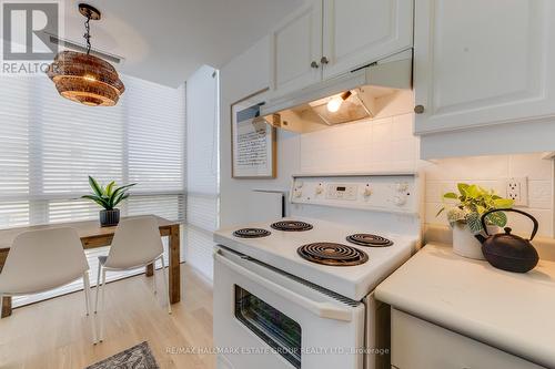 1508 - 38 Avoca Avenue, Toronto, ON - Indoor Photo Showing Kitchen