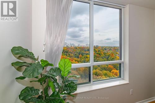 1508 - 38 Avoca Avenue, Toronto, ON - Indoor Photo Showing Other Room