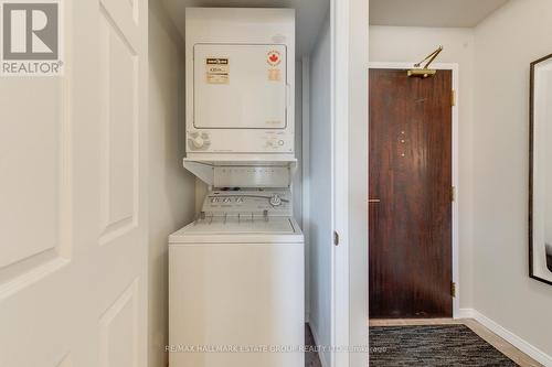 1508 - 38 Avoca Avenue, Toronto, ON - Indoor Photo Showing Laundry Room