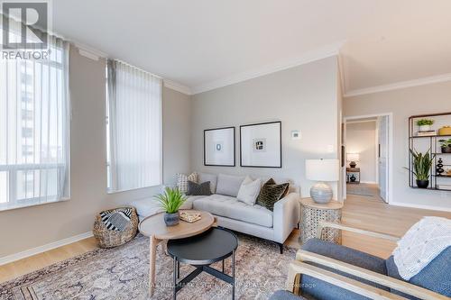 1508 - 38 Avoca Avenue, Toronto, ON - Indoor Photo Showing Living Room