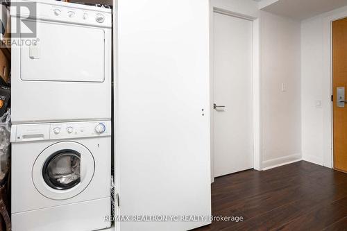 1403 - 375 King Street W, Toronto, ON - Indoor Photo Showing Laundry Room