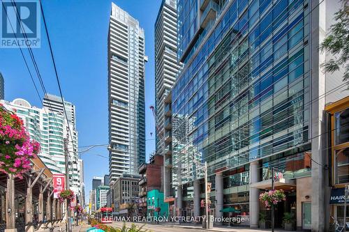 1403 - 375 King Street W, Toronto, ON - Outdoor With Facade