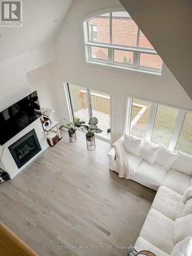 54 Holtby Court, Scugog, ON - Indoor Photo Showing Living Room