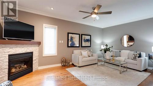 1174 Aintree Road, London, ON - Indoor Photo Showing Living Room With Fireplace