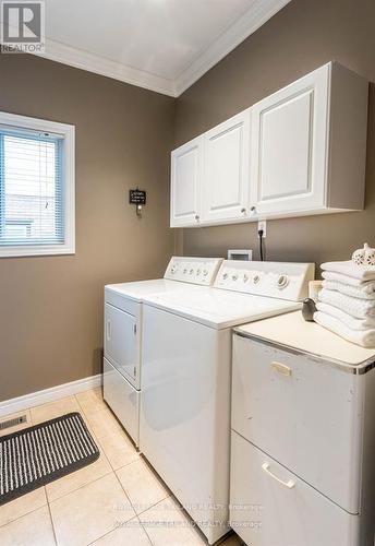 1174 Aintree Road, London, ON - Indoor Photo Showing Laundry Room