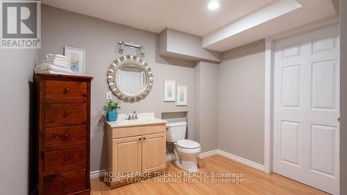 1174 Aintree Road, London, ON - Indoor Photo Showing Bathroom