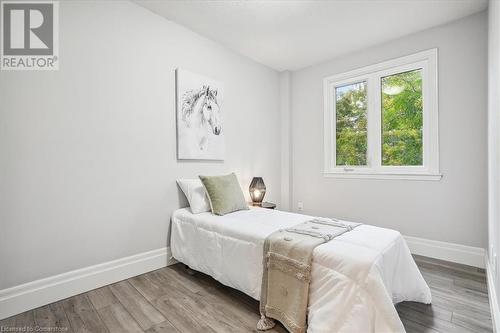 Bedroom featuring light hardwood / wood-style flooring - 130 Livingston Avenue Unit# 21, Grimsby, ON - Indoor Photo Showing Bedroom