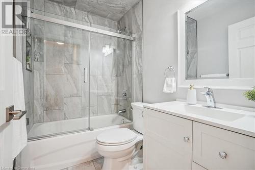 Full bathroom featuring toilet, vanity, and bath / shower combo with glass door - 130 Livingston Avenue Unit# 21, Grimsby, ON - Indoor Photo Showing Bathroom