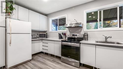 240 2Nd Street E, Owen Sound, ON - Indoor Photo Showing Kitchen