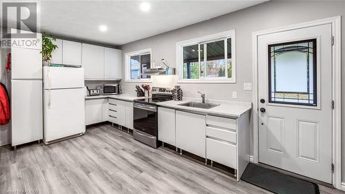 240 2Nd Street E, Owen Sound, ON - Indoor Photo Showing Kitchen