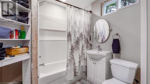 240 2Nd Street E, Owen Sound, ON - Indoor Photo Showing Bathroom