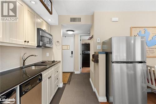 1235 Deerhurst Drive Unit# 52-107, Huntsville, ON - Indoor Photo Showing Kitchen