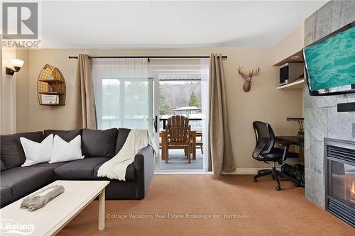 52-107 - 1235 Deerhurst Drive, Huntsville (Chaffey), ON - Indoor Photo Showing Living Room