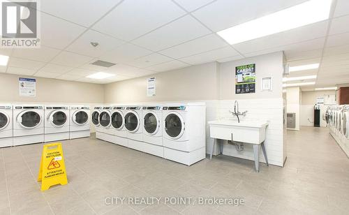 2412 - 666 Spadina Avenue, Toronto, ON - Indoor Photo Showing Laundry Room