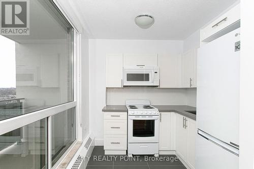 2412 - 666 Spadina Avenue, Toronto, ON - Indoor Photo Showing Kitchen