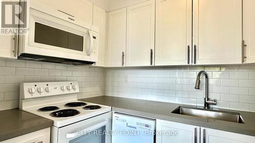 2412 - 666 Spadina Avenue, Toronto, ON - Indoor Photo Showing Kitchen