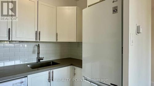 2412 - 666 Spadina Avenue, Toronto, ON - Indoor Photo Showing Kitchen