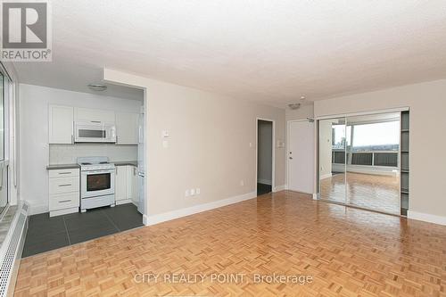 2412 - 666 Spadina Avenue, Toronto, ON - Indoor Photo Showing Kitchen