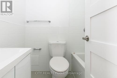 2412 - 666 Spadina Avenue, Toronto, ON - Indoor Photo Showing Bathroom