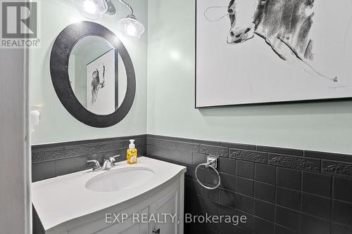 140 Natanya Boulevard, Georgina, ON - Indoor Photo Showing Bathroom