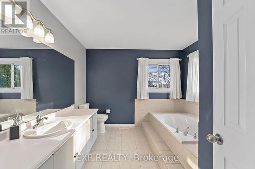 140 Natanya Boulevard, Georgina, ON - Indoor Photo Showing Bathroom