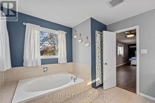 140 Natanya Boulevard, Georgina, ON - Indoor Photo Showing Bathroom