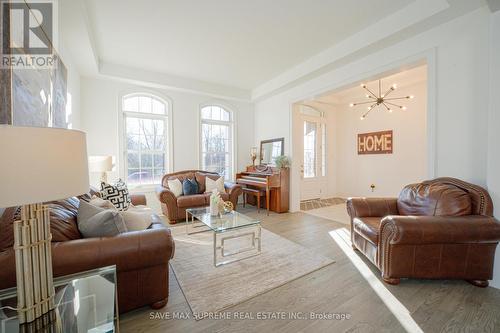 52 Gamble Street, Halton Hills, ON - Indoor Photo Showing Living Room