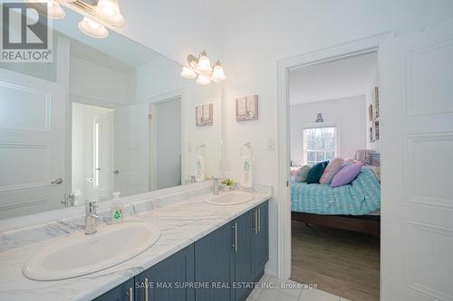 52 Gamble Street, Halton Hills, ON - Indoor Photo Showing Bathroom