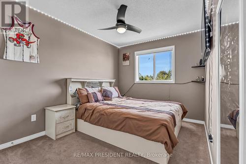 132 Benziger Lane, Hamilton, ON - Indoor Photo Showing Bedroom