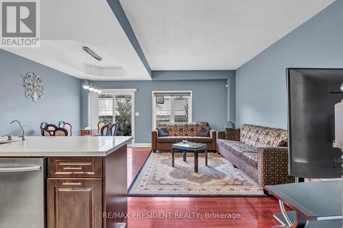 132 Benziger Lane, Hamilton, ON - Indoor Photo Showing Living Room