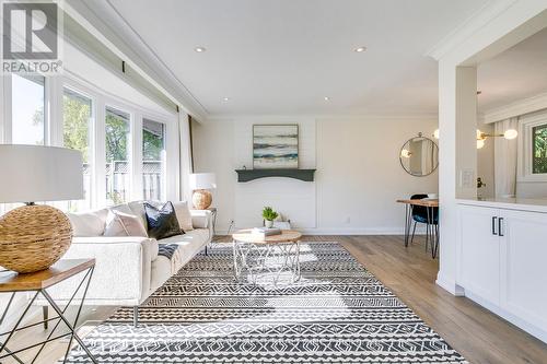 33 Sewell Drive, Oakville, ON - Indoor Photo Showing Living Room