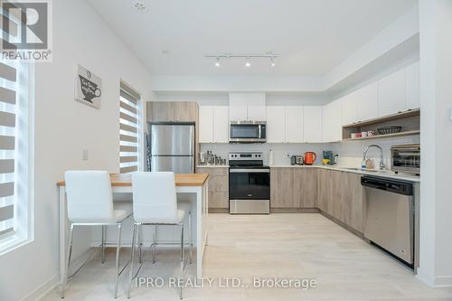 31 - 1095 Cooke Boulevard, Burlington, ON - Indoor Photo Showing Kitchen With Upgraded Kitchen