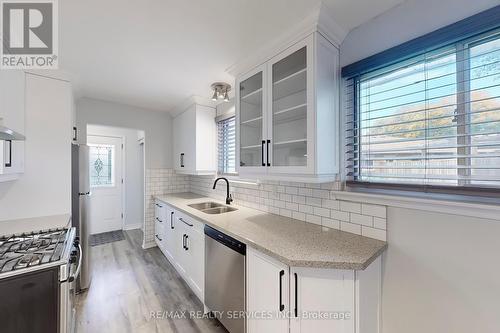 55 Greenwood Crescent, Brampton, ON - Indoor Photo Showing Kitchen With Double Sink With Upgraded Kitchen