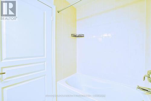 907 - 223 Webb Drive, Mississauga, ON -  Photo Showing Bathroom