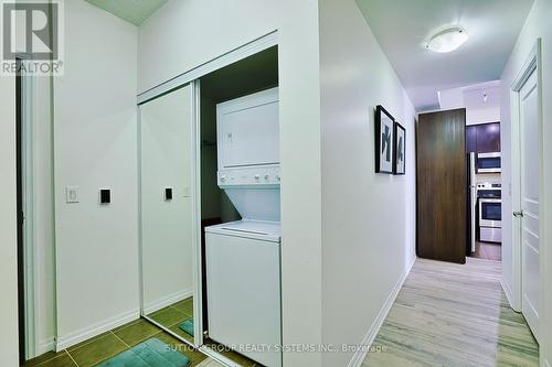 907 - 223 Webb Drive, Mississauga, ON - Indoor Photo Showing Laundry Room