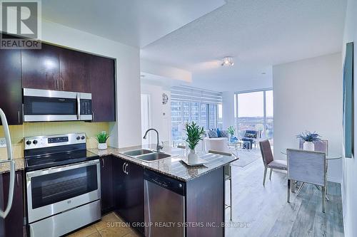 907 - 223 Webb Drive, Mississauga, ON - Indoor Photo Showing Kitchen With Stainless Steel Kitchen With Double Sink With Upgraded Kitchen