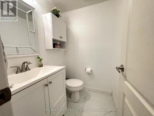 15 - 619 Evans Avenue, Toronto, ON - Indoor Photo Showing Bathroom