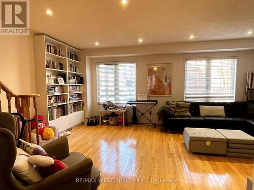 15 - 619 Evans Avenue, Toronto, ON - Indoor Photo Showing Living Room